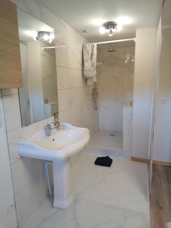 Logement De Charme Coinches Exterior photo