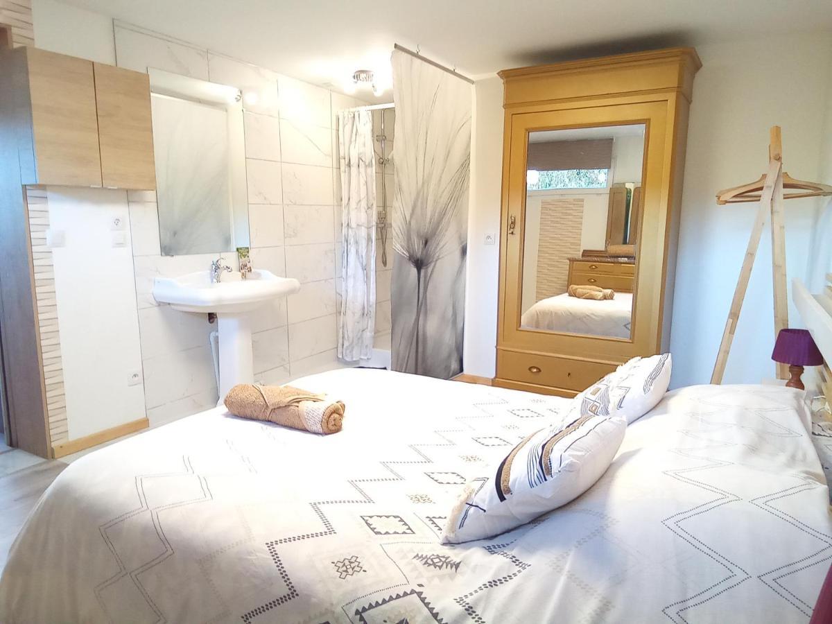 Logement De Charme Coinches Exterior photo