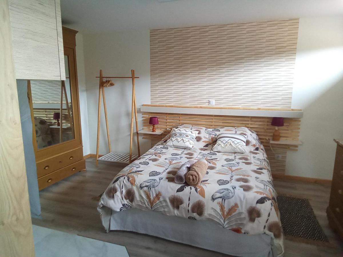 Logement De Charme Coinches Exterior photo